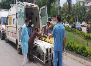 Panipat News/A factory watchman injured himself with a knife