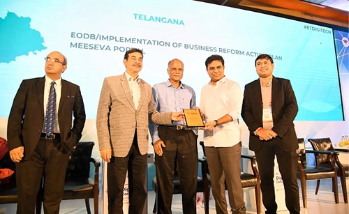 IT and Industries Minister of Telangana receives IT Award