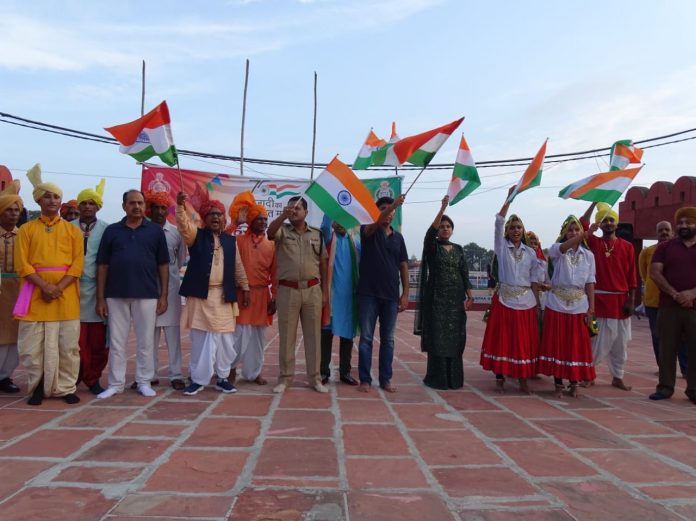 Police Personnel and Students took out Tricolor Yatra