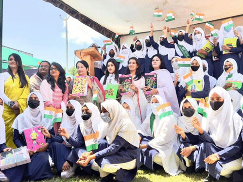 Ritu Rathi of Surat took a pledge to Educate the Daughters of Kashmir