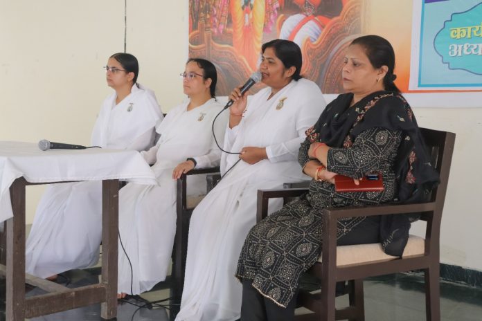 Panipat News/Rakshabandhan program was organized by Brahma Kumaris in the prison complex at Siwah