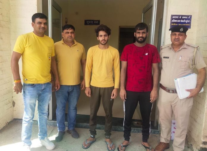 Panipat News/Two gang members arrested for trying to rob State Bank of India ATM machine located on Panipat Barsat Road