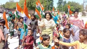 Panipat News/Bal Bhavan took out tricolor rally with the children of slum area