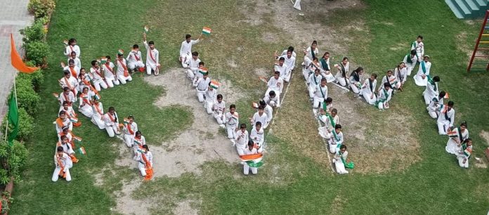 Panipat News/Independence Day celebrated with pomp in Krishna Vidya Mandir School