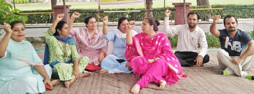 College Teacher's Union picketing at Guru Nanak College for Women