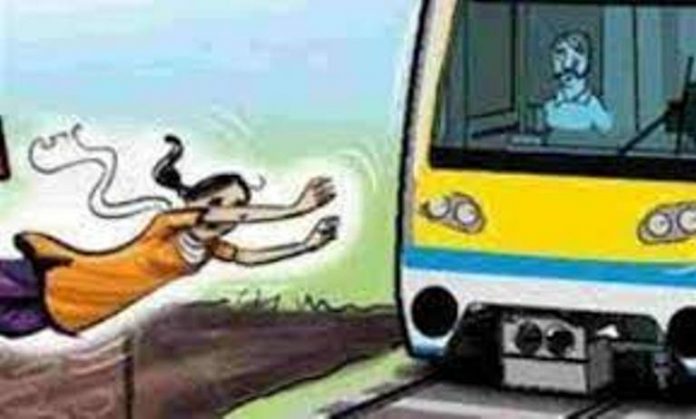 Panipat News/mentally disturbed girl committed suicide by jumping in front of the train