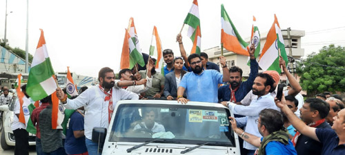 kartik-says-hoist-the-victorious-tricolor-in-every-house
