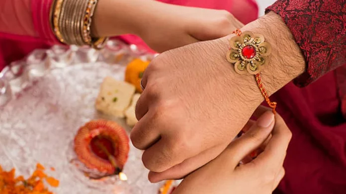 Significance of three knots on Rakhi