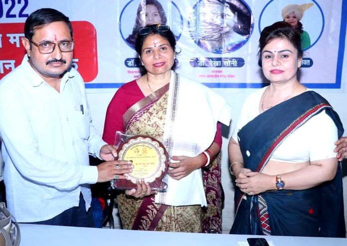 Dr. Aruna Zone honored with excellent teacher honor on Teachers' Day