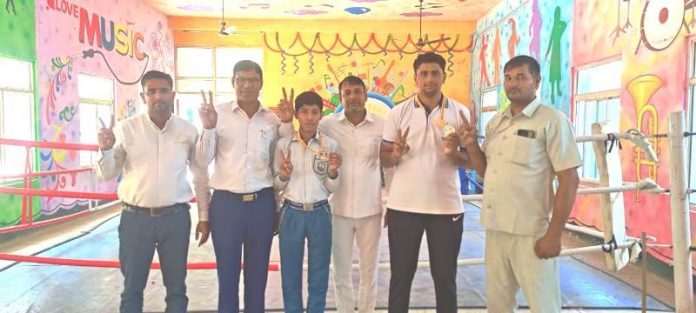 Silver and Kashish of Sri Krishna School won medals in boxing competition