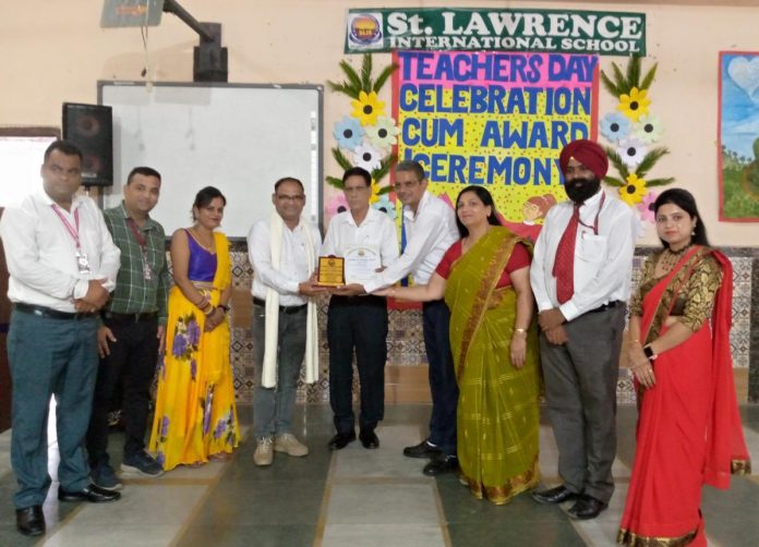30 teachers were honored in the teacher honor ceremony at St. Lawrence International School