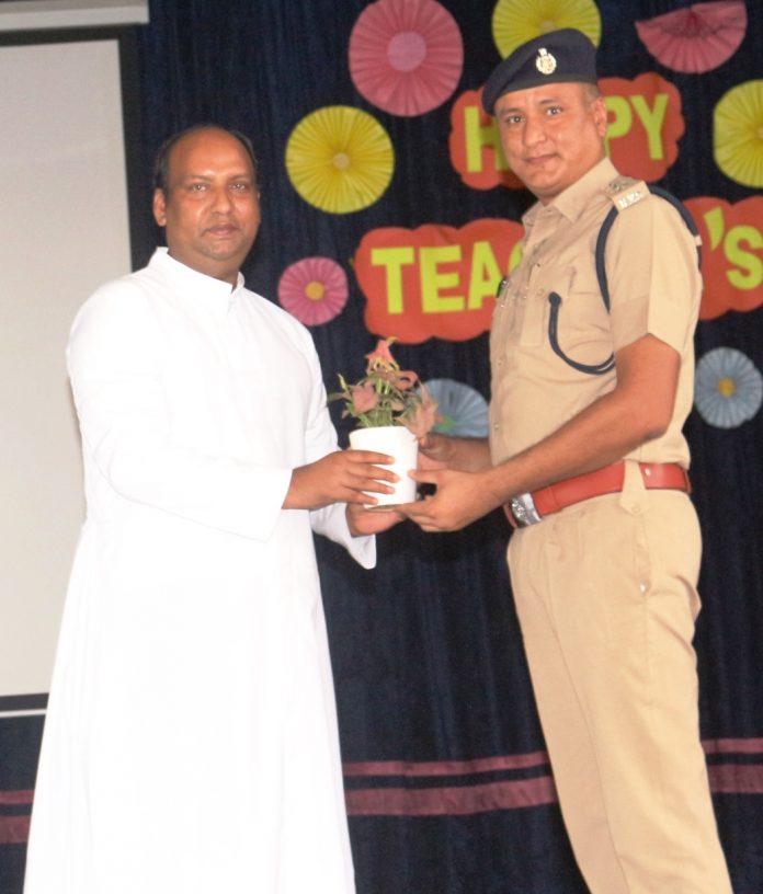 Workshop on online fraud and criminal cases organized at St. Mary's Convent Senior Secondary School