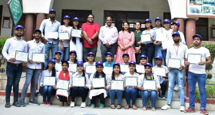 Panipat News/61 NSS volunteers of Arya College honored with University Merit Certificate