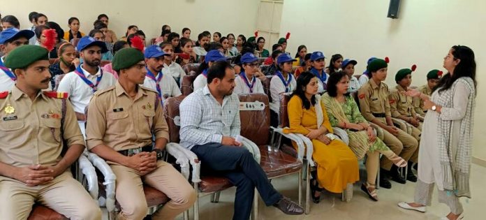 Lecture given to students on nutrition campaign