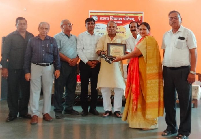 On Teacher's Day Bharat Vikas Parishad Rohtak branch honored the teachers of Jain Public School