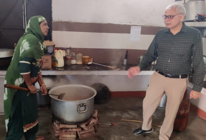 SDM Virendra Dhull Did Mid Day Meal check