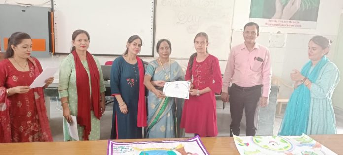 Kritika In painting And Priya First in Slogan writing