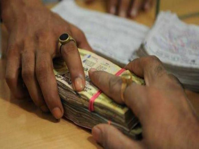 Xen arrested taking bribe of one lakh rupees