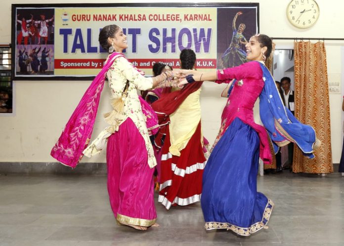 Students dance to Haryanvi-Punjabi songs
