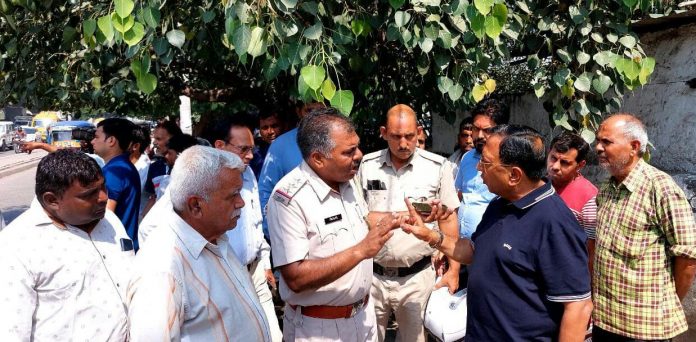 Panipat News/MLA Pramod Vij came forward to help the street vendors gave orders to the administration