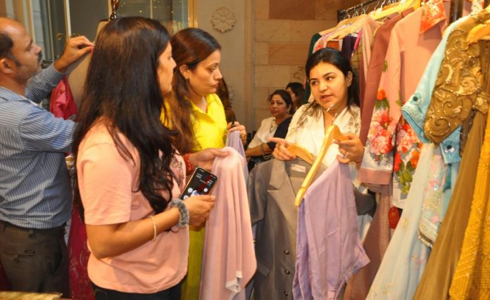 Panipat News/'SAADGI' designer dresses were the first choice of women in the festival exhibition