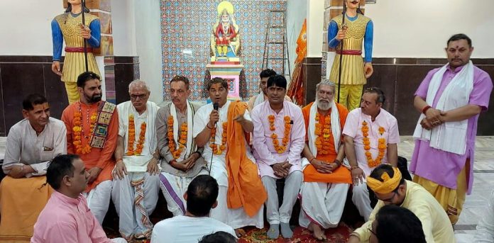Panipat News/Organized a meeting of Brahmin family organization in Devi temple