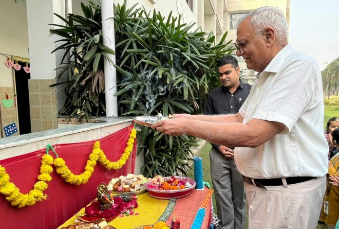 Panipat News/Diya and candle decoration activities organized on the auspicious occasion of Deepawali at Dr MKK Arya Model School