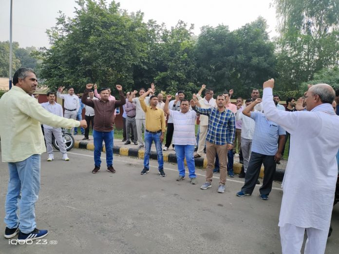 Panipat News/Electricity workers protested against the policies of the government