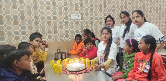 Panipat News/Youth Virangnayen lighting up the homes of the poor on their birthdays