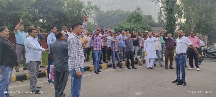 Panipat News/Electricity workers' protest continues for third day
