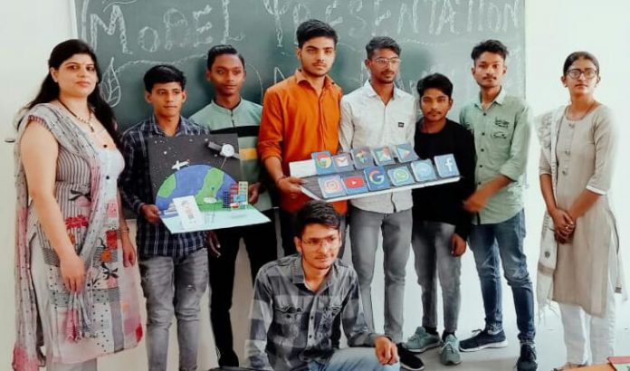 Panipat News/Manish first in model exhibition competition