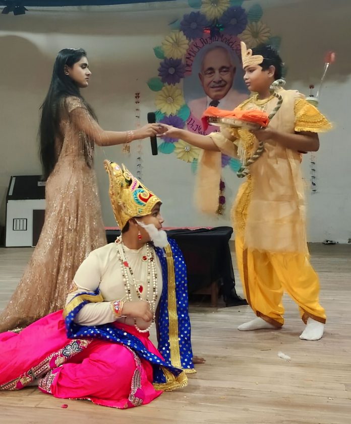 Panipat News/Amazing performance of Ramayana short drama in Dr.MKK Arya Model Vidyalaya