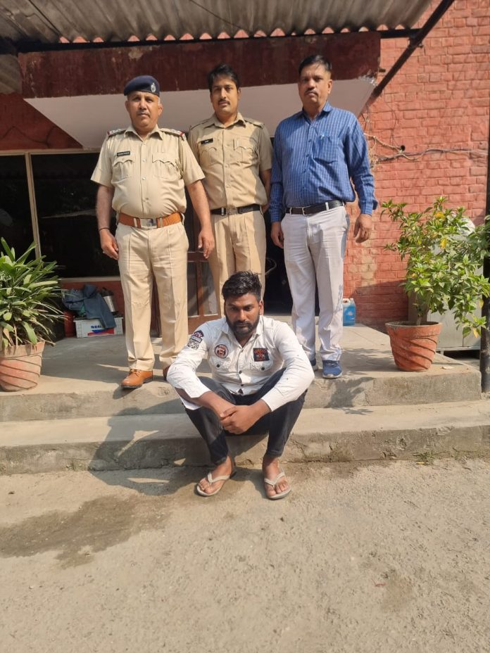 Panipat News/The police arrested the mobile shop operator who provided the accused with the stolen SIM card mobile