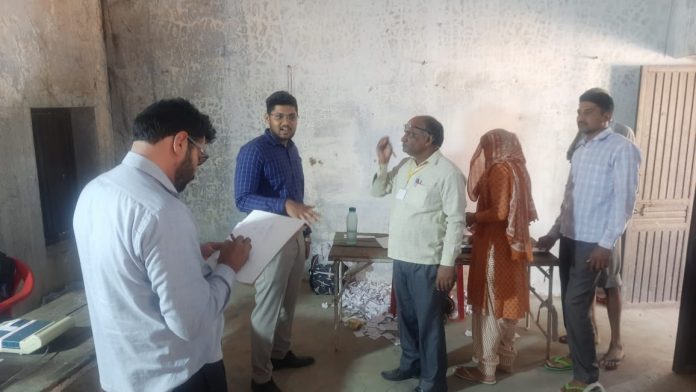 On the day of polling of Zilla Parishad and Panchayat Samiti SDM inspected various polling booths