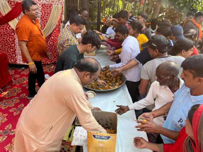 Panipat news/Greater Club Panipat organized Bhandara for the people coming to see Dussehra festival