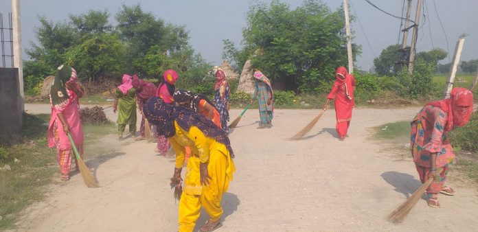 Panipat News/Cleanliness drive was carried out by the members of Self Help Groups