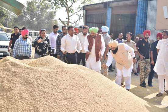 Officials should expedite the lifting of paddy in the mandis: Kuldeep Singh Dhaliwal