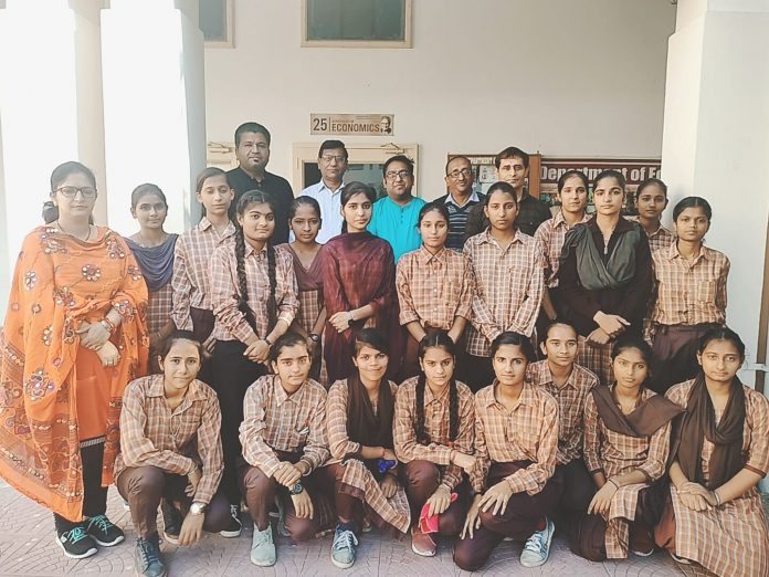 19 girl students visited various educational institutions of Kaithal district