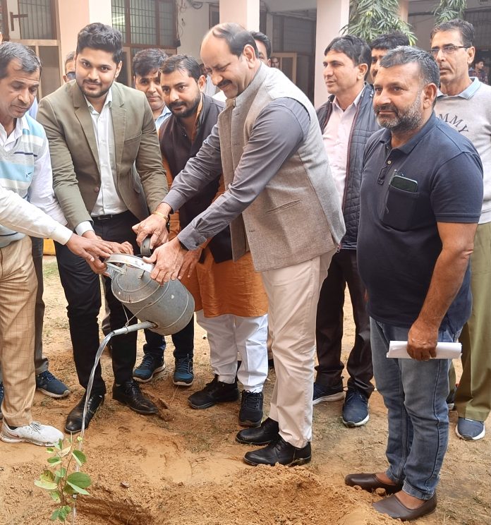 SDM planted saplings under Mission Mahendragarh Apna Jal Abhiyan