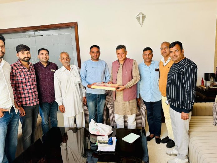 Education Minister Kanwarpal listen to people's problems by holding public court