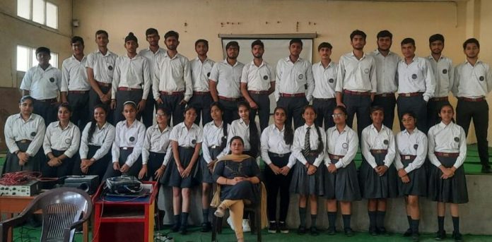 Panipat News/Organizing Inter-House Quiz Competition in Dr. MKK Arya Model School
