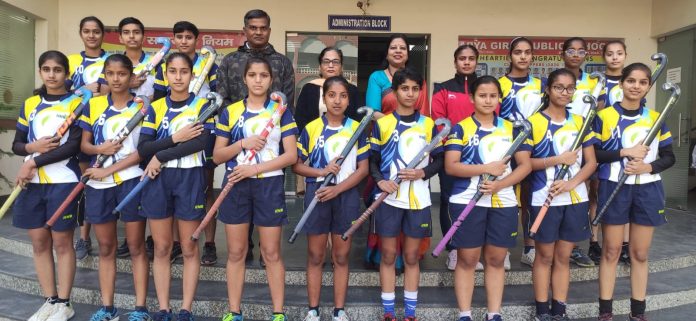 Panipat News/16 players of Arya Girls School got opportunity to play at state level for their excellent sports performance