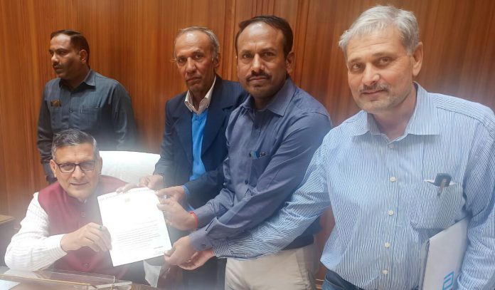 Panipat News/A delegation of Lecturer Welfare Association met the Education Minister regarding pending demands