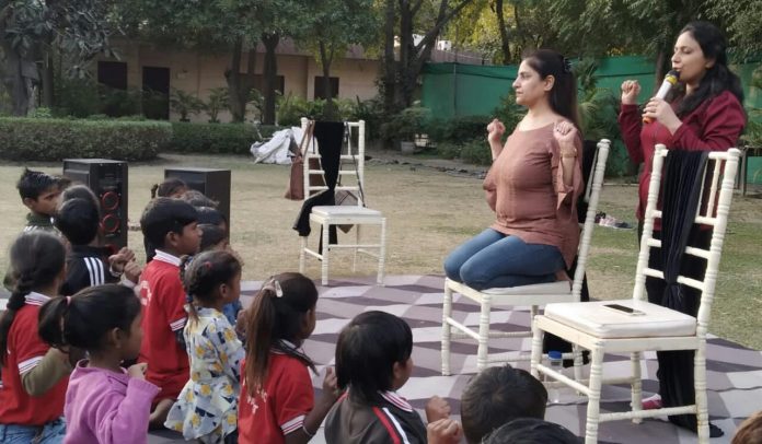 Panipat News/Art of Living teacher Dipika Davar did excellent yoga for the children