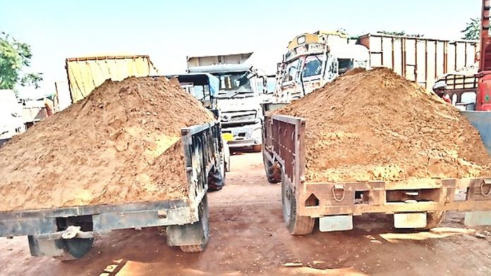 Illegal mining was done at night CM Flying caught many vehicles during raid