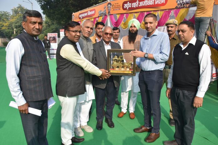 MP Sanjay Bhatia said Shrimad Bhagwad Gita contains the solution to every challenge of man