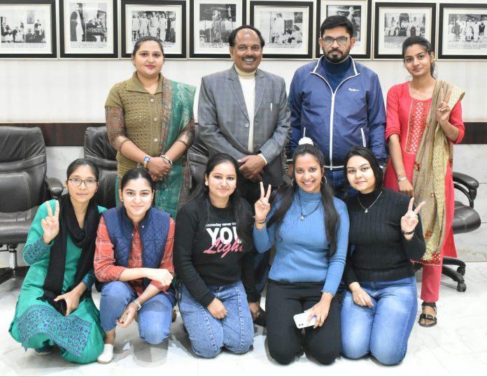 Panipat News/Five students of Arya College in the top ten list of KUK