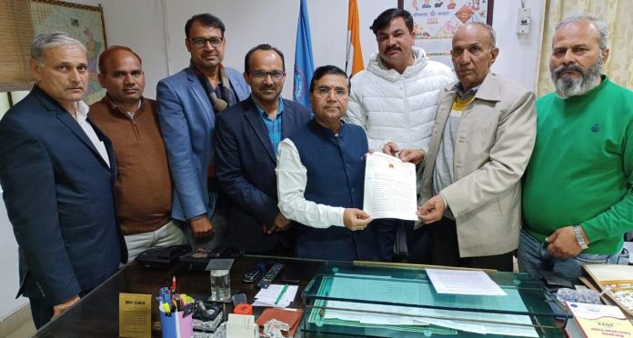 Panipat News/Memorandum submitted to board chairman VP Yadav regarding pending demands