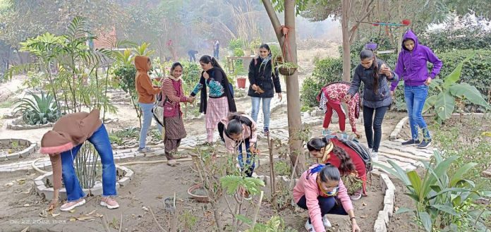 Panipat News/Environmental guards did shramdaan in Deshbandhu Gupta Government College