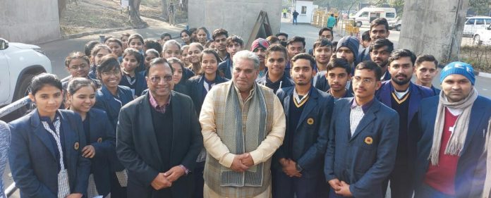 Panipat News/Panipat City MLA Pramod Vij made the children of Government Model Senior Culture School visit the Vidhansabha